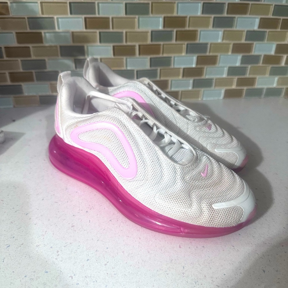 Women’s Nike shoes 7.5